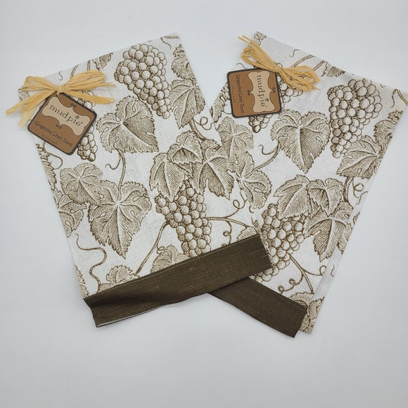 Mud Pie Other - Mud Pie Grapevine Linen Towels